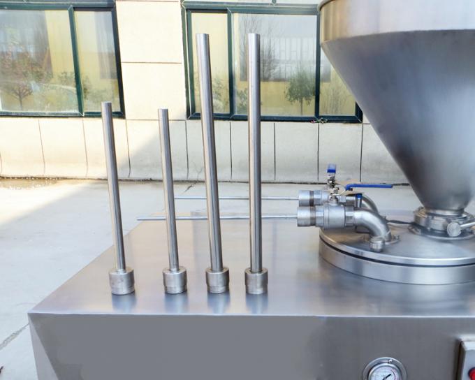 Salsiccia commerciale del pollo che fa la macchina di rifornimento della roba della salsiccia della macchina