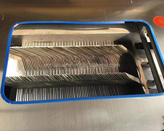 Macchina congelata dell'affettatrice del pesce della taglierina di spessore 10mm delle macchine utensili del pesce della carne 4