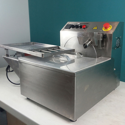 Tabella che tempera la macchina di fusione del cioccolato della macchina di fabbricazione di cioccolato