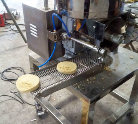 Piccolo hamburger commerciale di Patty Machine Chicken 2100PCS/H dell'hamburger che fa macchina